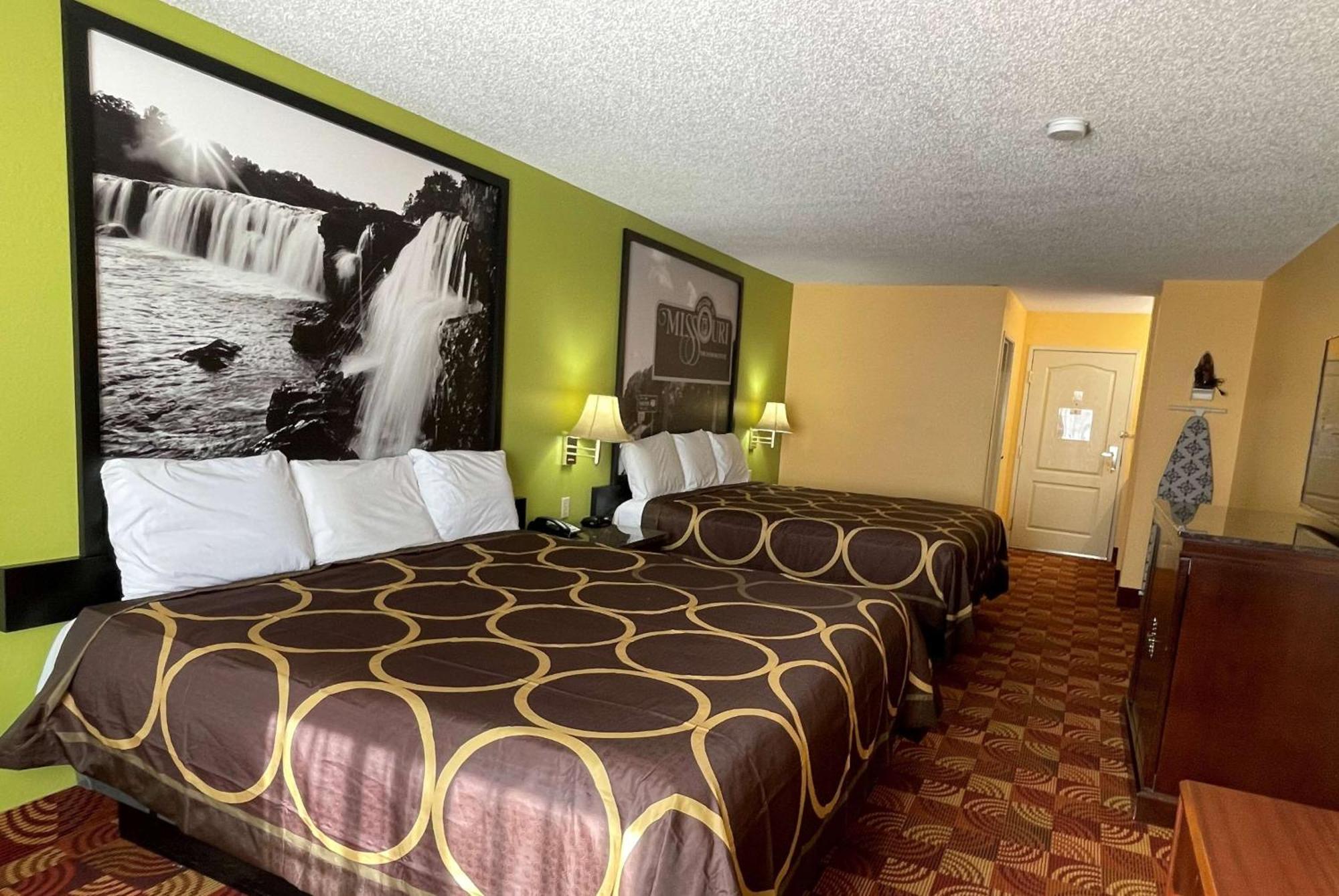 ซูเปอร์ 8 บาย วินด์แฮม เลค ออฟ โอซาร์กส Motel Eldon ภายนอก รูปภาพ