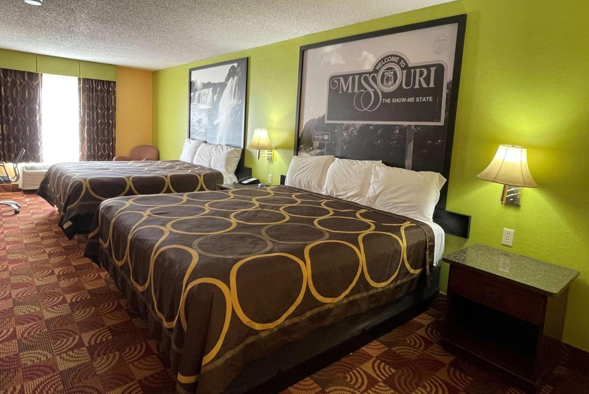 ซูเปอร์ 8 บาย วินด์แฮม เลค ออฟ โอซาร์กส Motel Eldon ภายนอก รูปภาพ