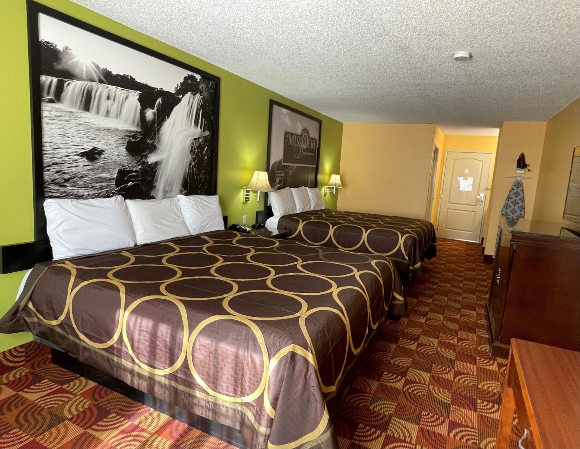 ซูเปอร์ 8 บาย วินด์แฮม เลค ออฟ โอซาร์กส Motel Eldon ภายนอก รูปภาพ