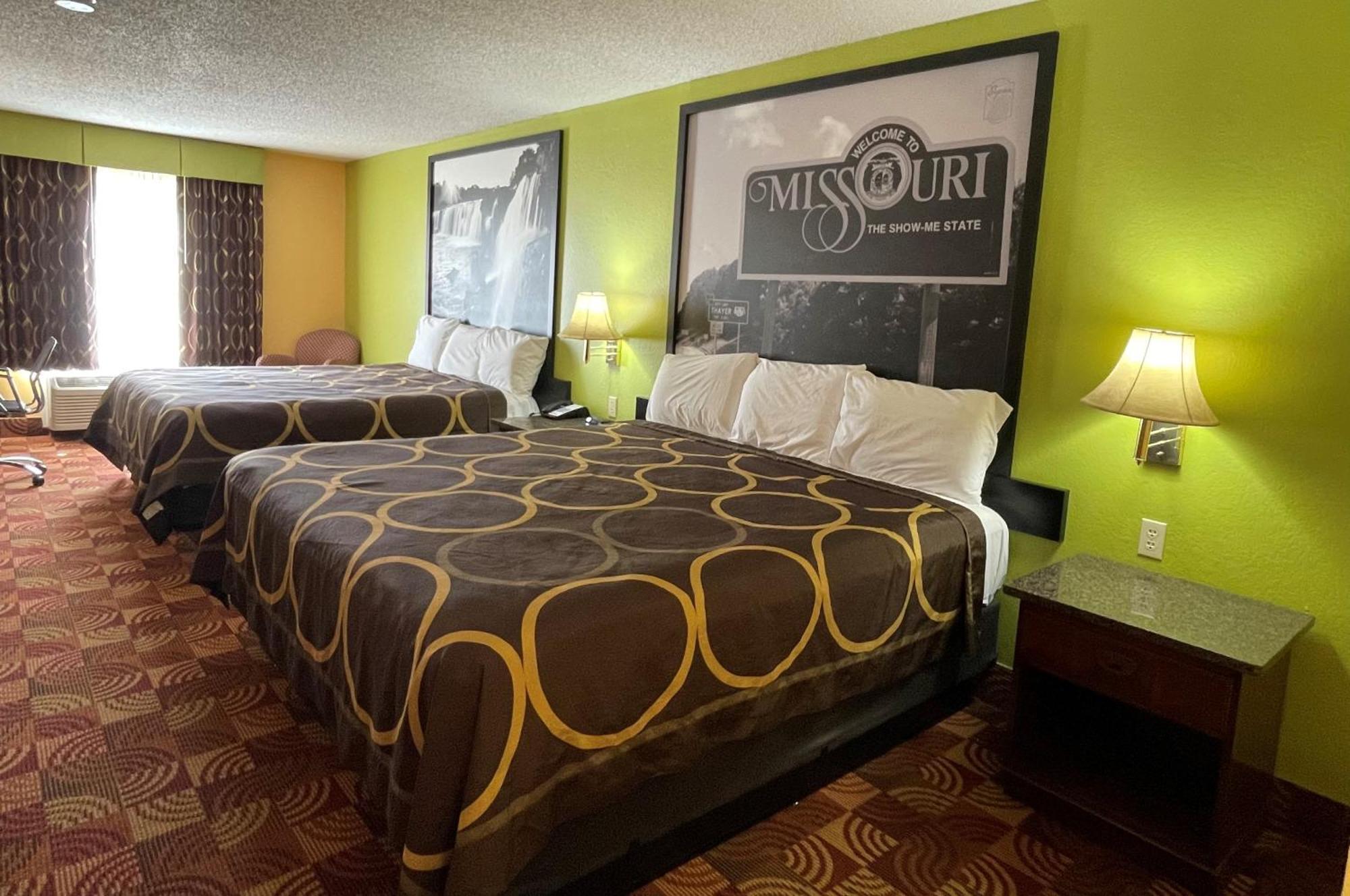 ซูเปอร์ 8 บาย วินด์แฮม เลค ออฟ โอซาร์กส Motel Eldon ภายนอก รูปภาพ
