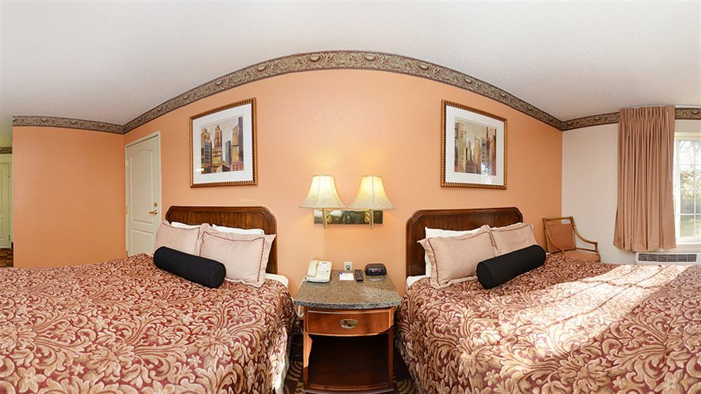 ซูเปอร์ 8 บาย วินด์แฮม เลค ออฟ โอซาร์กส Motel Eldon ภายนอก รูปภาพ
