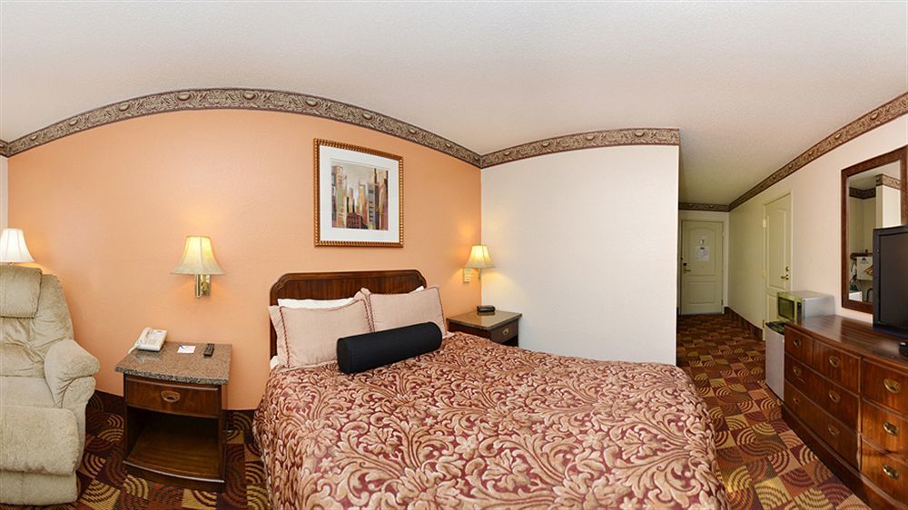 ซูเปอร์ 8 บาย วินด์แฮม เลค ออฟ โอซาร์กส Motel Eldon ภายนอก รูปภาพ